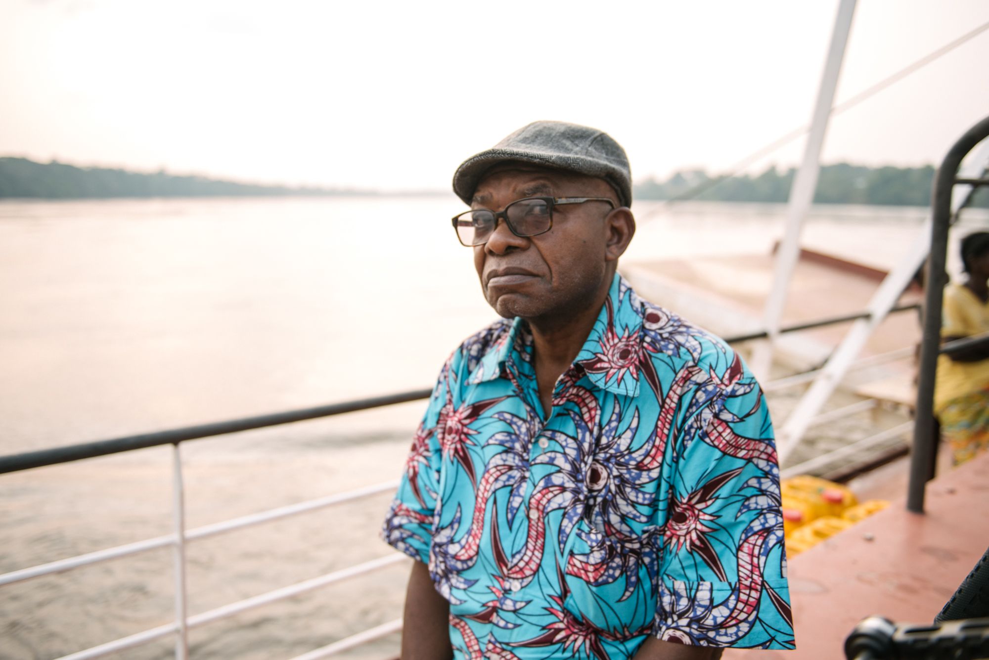 Dr Kande crosses the river Kwilu to Bagata hospital